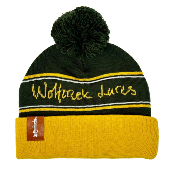 Wolfcreek Classic Logo Pom Pom Beanie - Mustard/Green dans le groupe Habits et chaussures / Casquettes et chapeaux / Bérets et chapeaux l\'adresse Sportfiskeprylar.se (WCL-05-POMPOM-01-MUST-GRN)