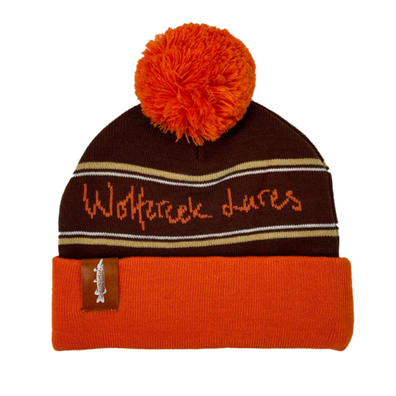 Wolfcreek Classic Logo Pom Pom Beanie - Orange/Brown dans le groupe Habits et chaussures / Casquettes et chapeaux / Bérets et chapeaux l\'adresse Sportfiskeprylar.se (WCL-05-POMPOM-01-ORANGE-B)